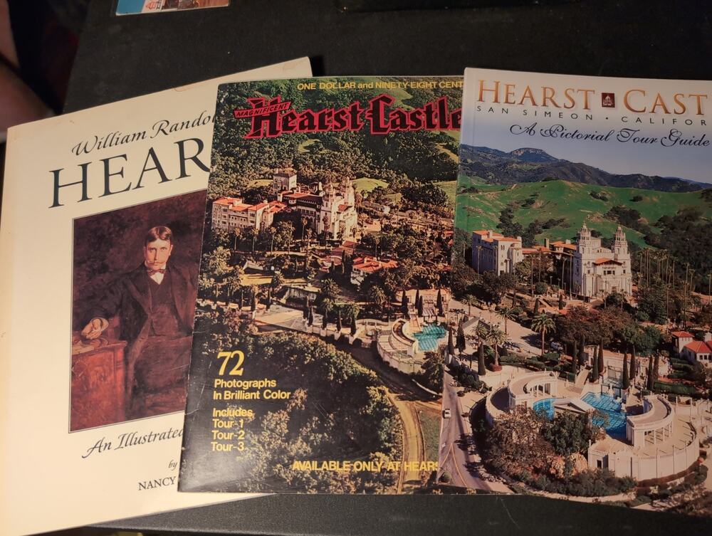 Lot Magnificent Hearst Castle 72 Colored Photograph Souvenir Booklet Programs